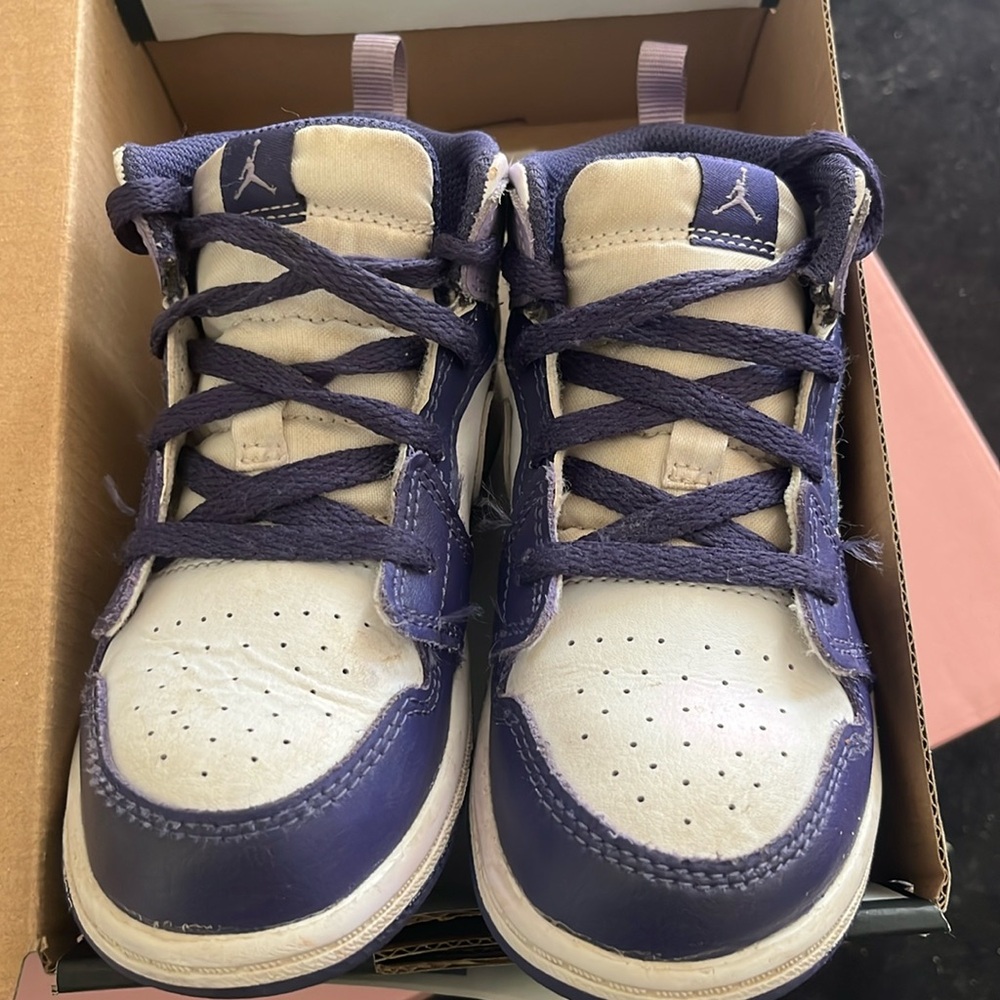 Little girls Jordan 1Mid (purple)